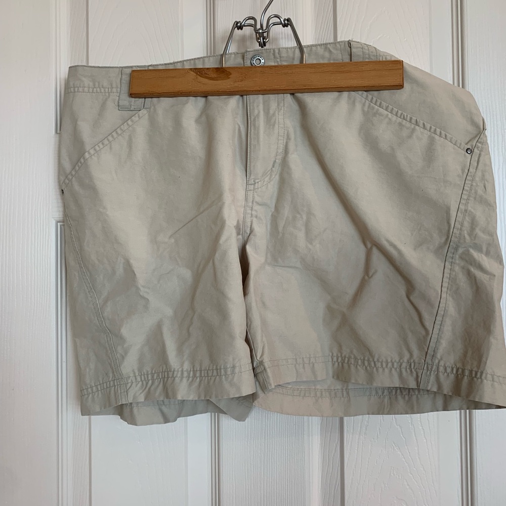 Size 12 Columbia khaki shorts